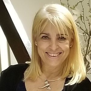 Meet your Posher, Leonor